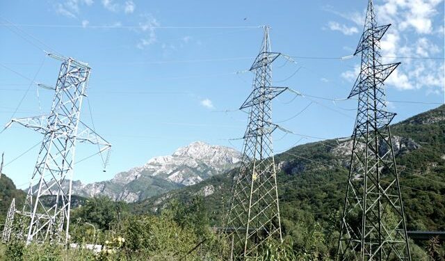 Elettrodotto: si decide solo tra 7 mesi ma si potrà abbatterlo