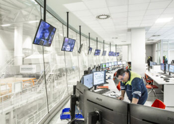 Fantoni porta la fabbrica in classe