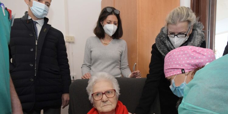 Fedriga, case di riposo: “Vaccinare presto tutti”