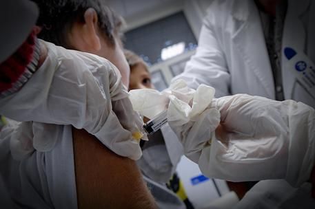 Finte vaccinazioni, al via il processo