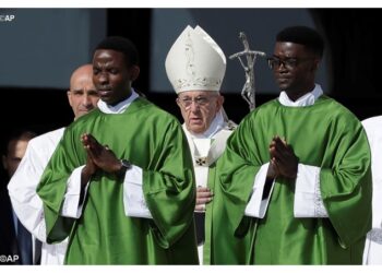 Francesco ai catechisti: chi vive per sé non fa la storia. Aprirsi agli altri