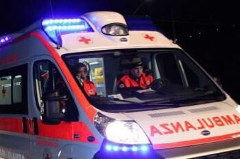 Frontale tra due camion, un morto