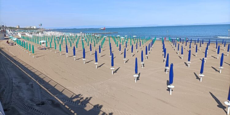 Fvg, 25mila ombrelloni aperti per segnare la ripartenza