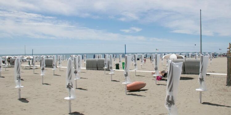 Fvg, bene le prenotazioni di ombrelloni