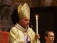 “Gesù rovescia la pietra del peccato dal nostro cuore”