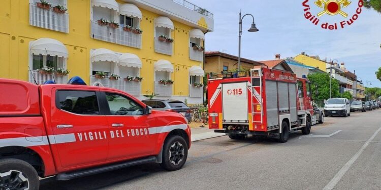 Grado, principio d’incendio all’isola Schiusa