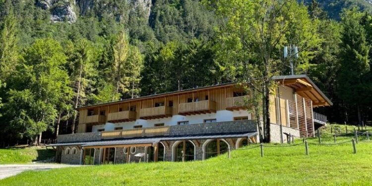 Il rifugio Pian dei Ciclamini cerca gestore