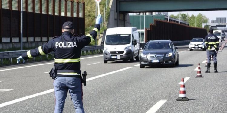 In A4 a 185km/h, maxi multa da 1.130 euro