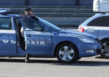 In autostrada contromano, con l’auto rubata