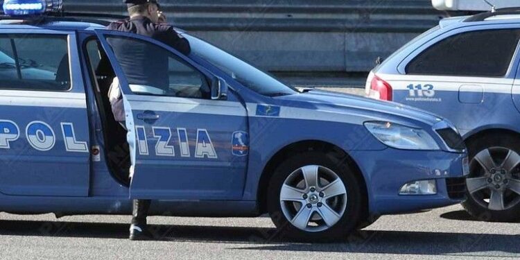 In autostrada contromano, con l’auto rubata