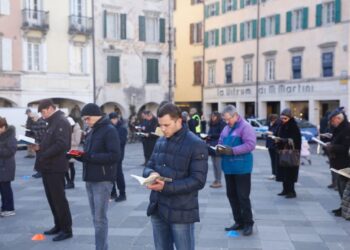 In piedi per dire sì alla vita