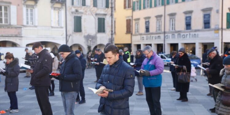 In piedi per dire sì alla vita