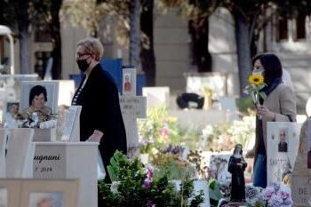 In preghiera per i Santi e i defunti