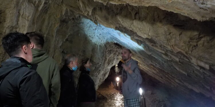 In tanti alle Grotte di Villanova, servono altre tre guide