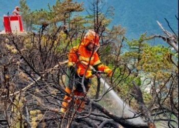 Incendio domato sul monte Cucco