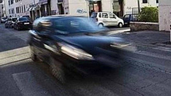 Investe un ragazzino e scappa