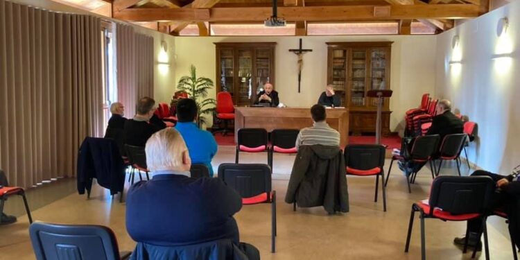 L’Arcivescovo incontra sacerdoti e diaconi nelle foranie