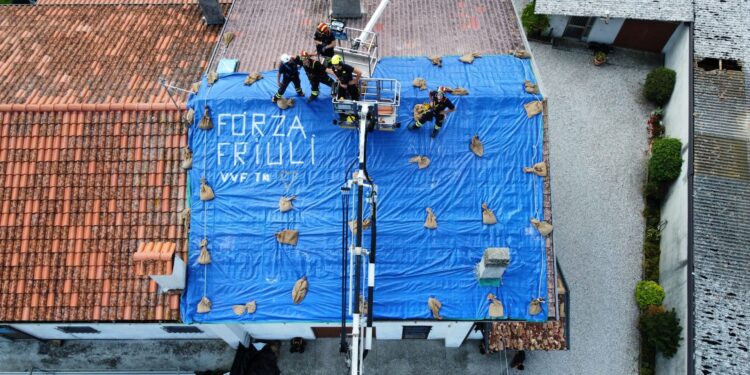 L’augurio a Mortegliano dei vigili del fuoco del Trentino