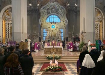 L’ultimo abbraccio della Chiesa friulana all’arcivescovo Brollo
