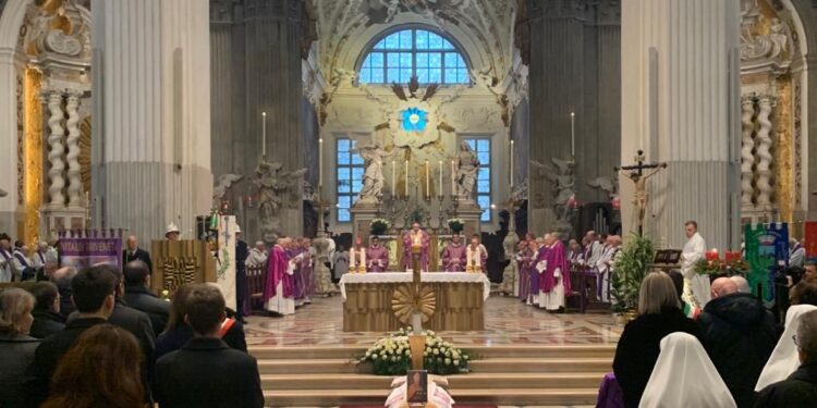 L’ultimo abbraccio della Chiesa friulana all’arcivescovo Brollo