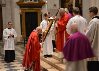 “La croce antidoto al terrorismo”