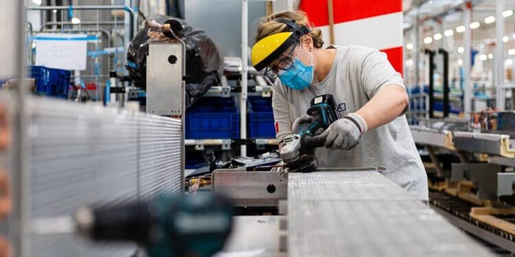 Lavoro: Osservatorio Fvg: aumentano le assunzioni