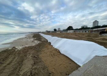 Lignano, opera frangiflutti “in tempi record”