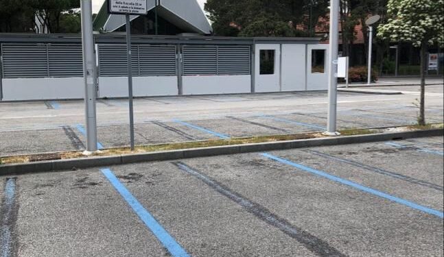 Lignano, parcheggi di nuovo a pagamento