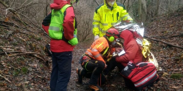 Malore nel bosco, recuperato dall’elisoccorso