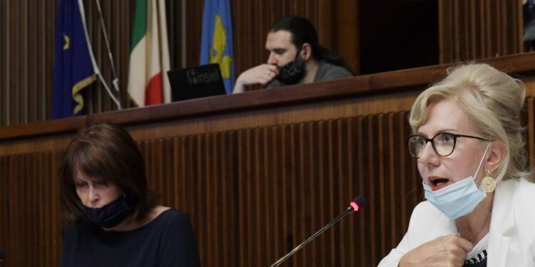 “Mancano 500 docenti per sdoppiare le classi a settembre”