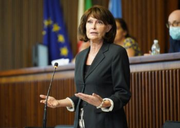 Manovra di bilancio, 60 milioni per le famiglie, 30 per la formazione