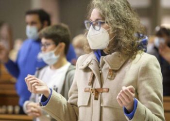 «Manteniamo le mascherine nelle celebrazioni fino al 15 giugno»