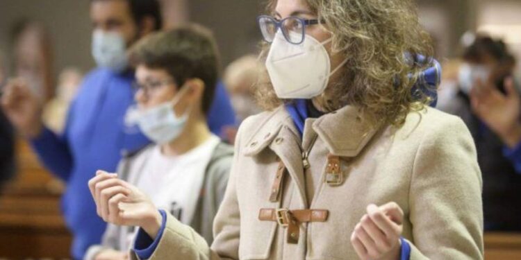«Manteniamo le mascherine nelle celebrazioni fino al 15 giugno»