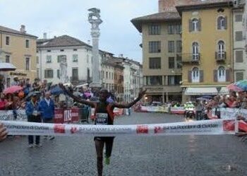 Maratonina, spettacolo nel segno del Kenia