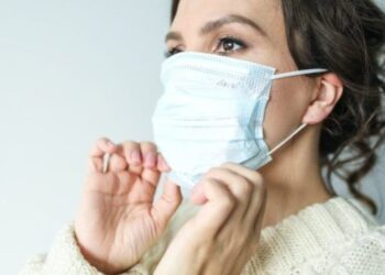 Mascherina sempre obbligatoria quando si esce di casa