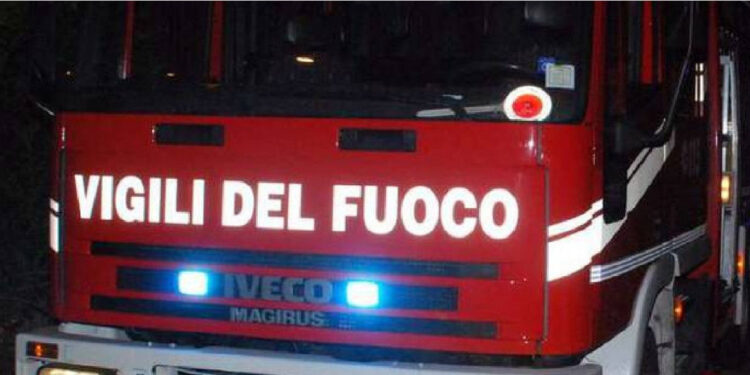 Maxi rogo, semidistrutta la Tessitura Carnica