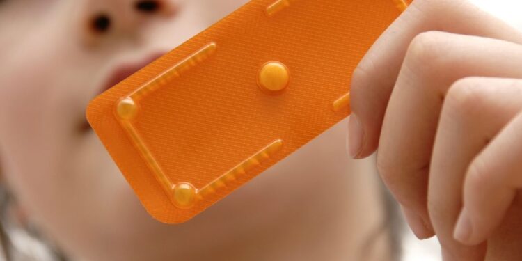 Meno aborti negli ospedali, ma è boom del «fai da te»