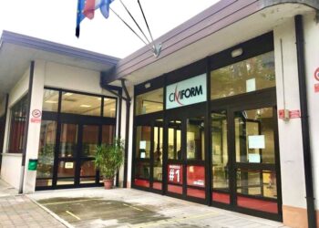 Minore kosovaro cade dalla finestra al Civiform e muore