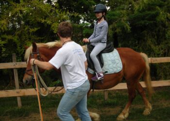 Morta la 12enne calpestata da un cavallo