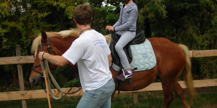 Morta la 12enne calpestata da un cavallo