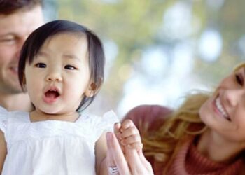 La prima benedizione delle famiglie adottive