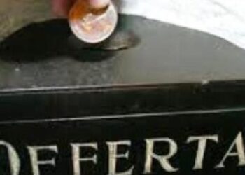 Nastro adesivo per rubare le elemosine. Ladro sorpreso in chiesa