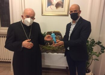 Nel presepe dell’Arcivescovo anche la statuina di un’infermiera