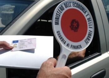 Neo patentato non rispetta i limiti, tolti tutti i punti