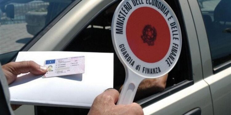 Neo patentato non rispetta i limiti, tolti tutti i punti