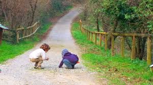 Niente passeggiate per ora, d’accordo anche i pediatri