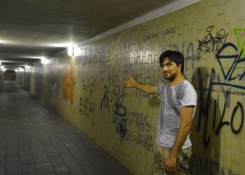 Non vince la paura: sottopasso ferroviario aperto di giorno