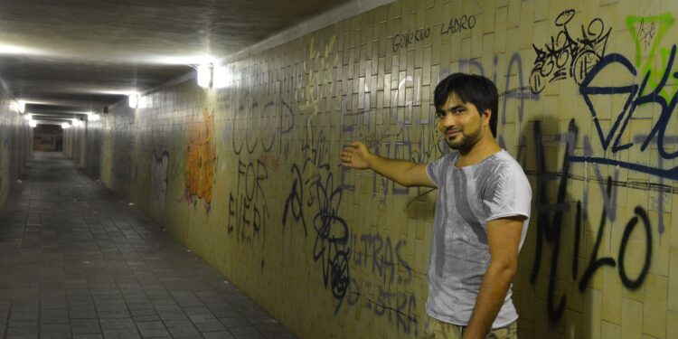 Non vince la paura: sottopasso ferroviario aperto di giorno