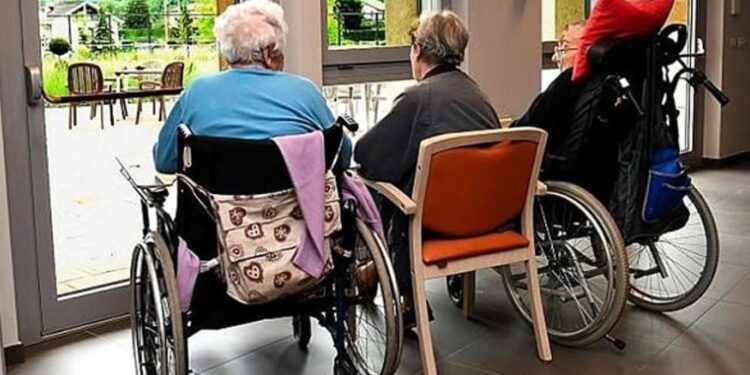 Nuova ordinanza Fvg: limitate le visite nelle case di riposo