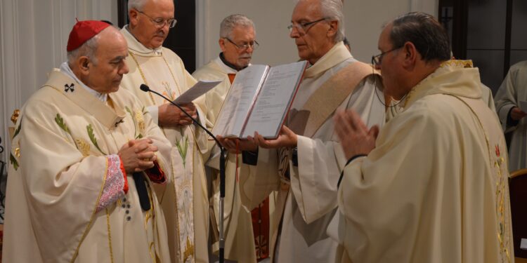 Osoppo ha accolto don Ottavio, il parroco papà di 2 figli
